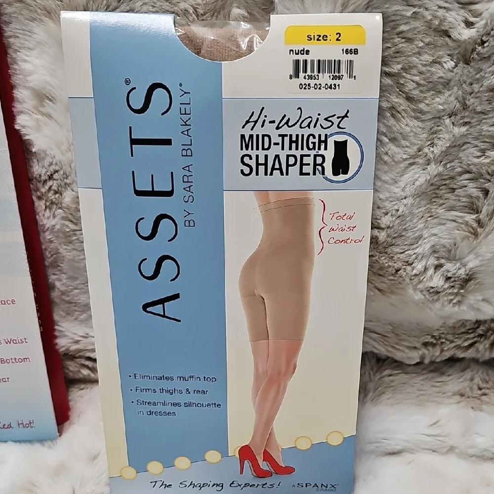 SPANX Hi-Waist Mid-Thigh Shaper in Beige‎